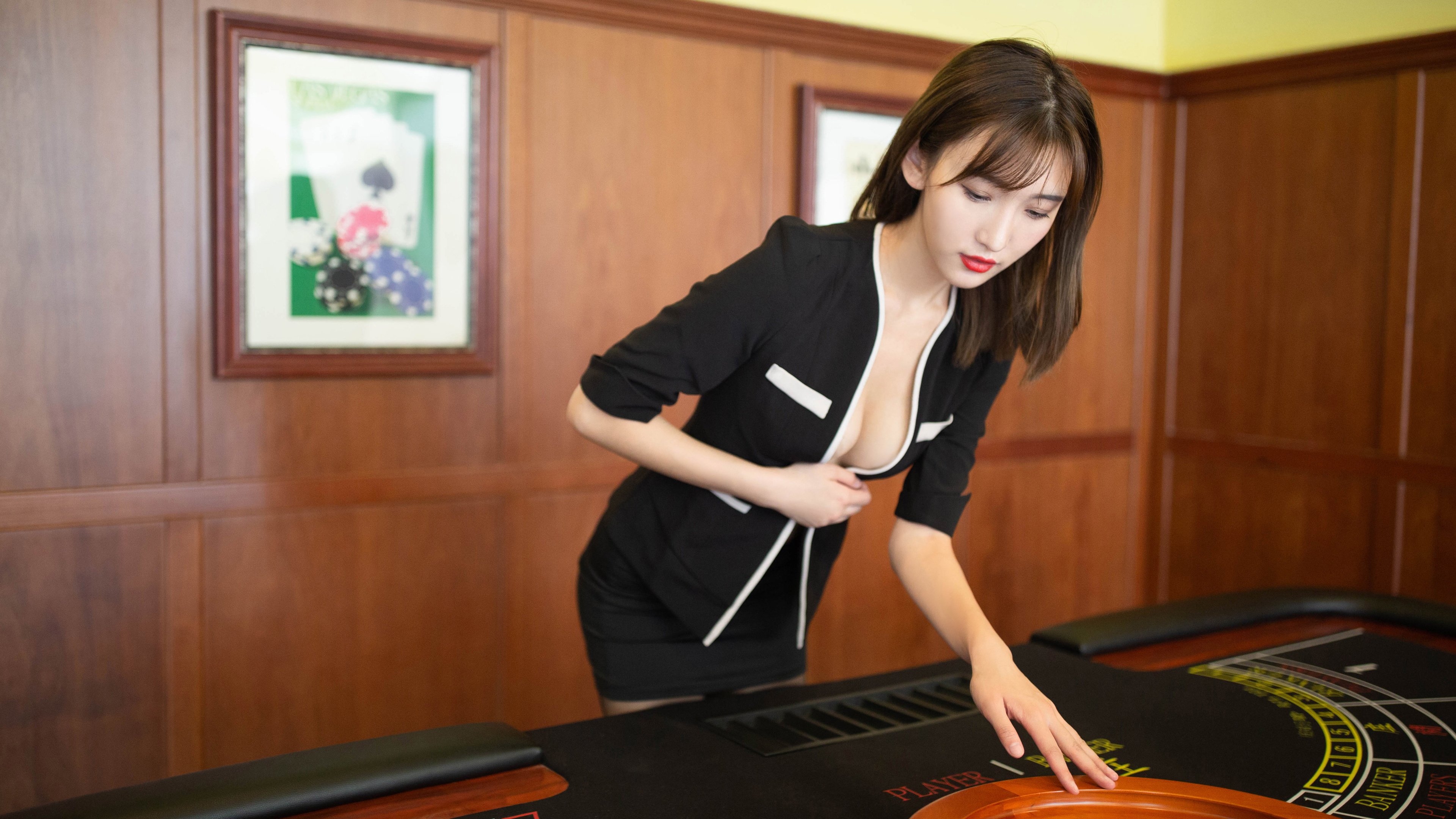 开云·Kaiyun网页版-凯尔·查默斯精彩表现助力团队荣誉，凯尔查尔莫斯游泳